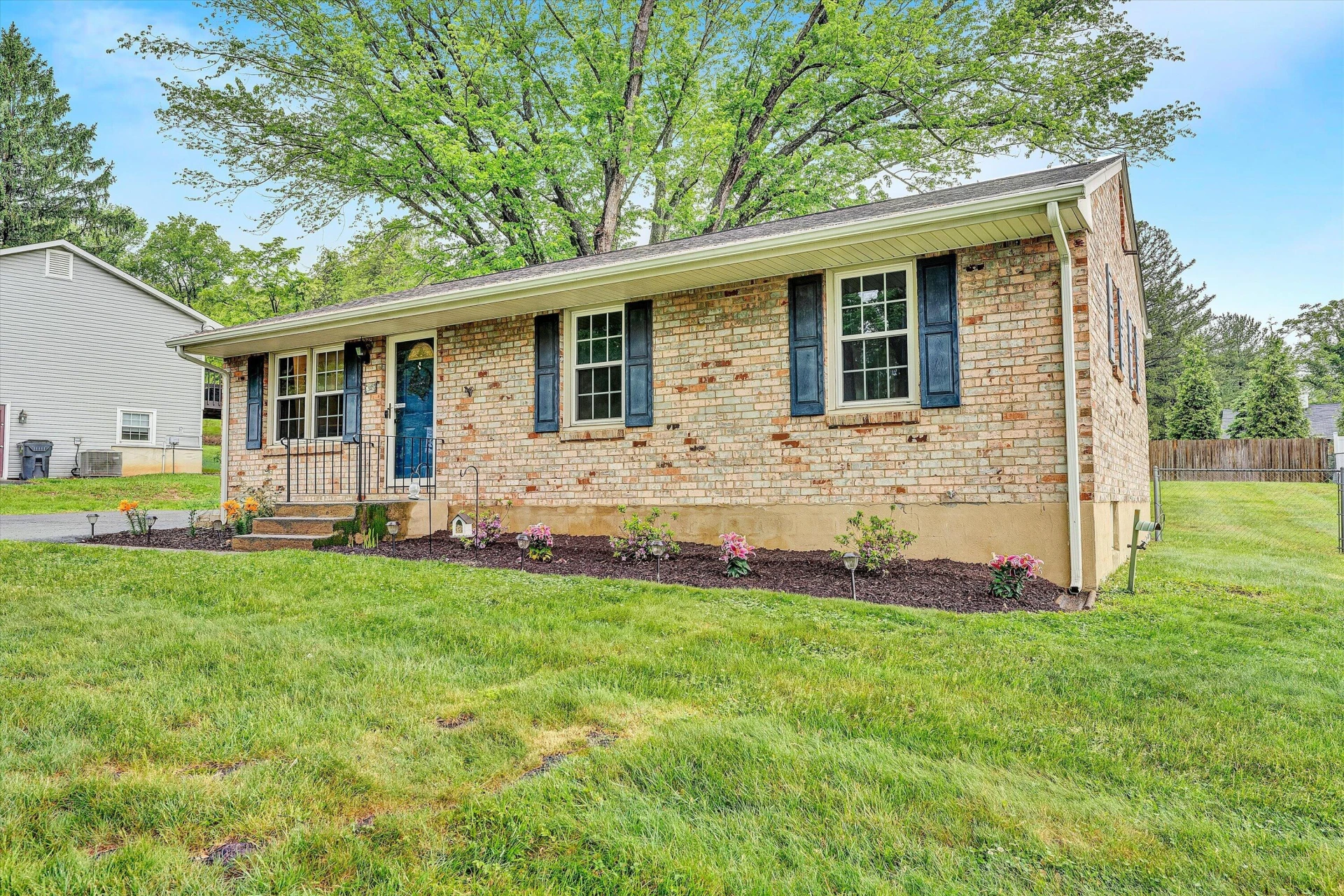 52 Hillview DR - Photo 5
