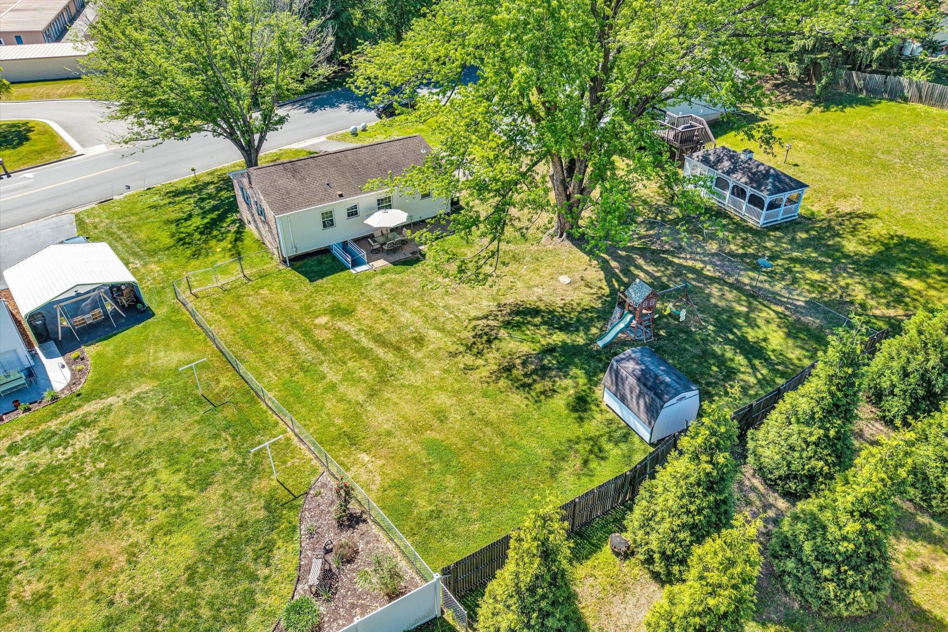 52 Hillview DR - Photo 7