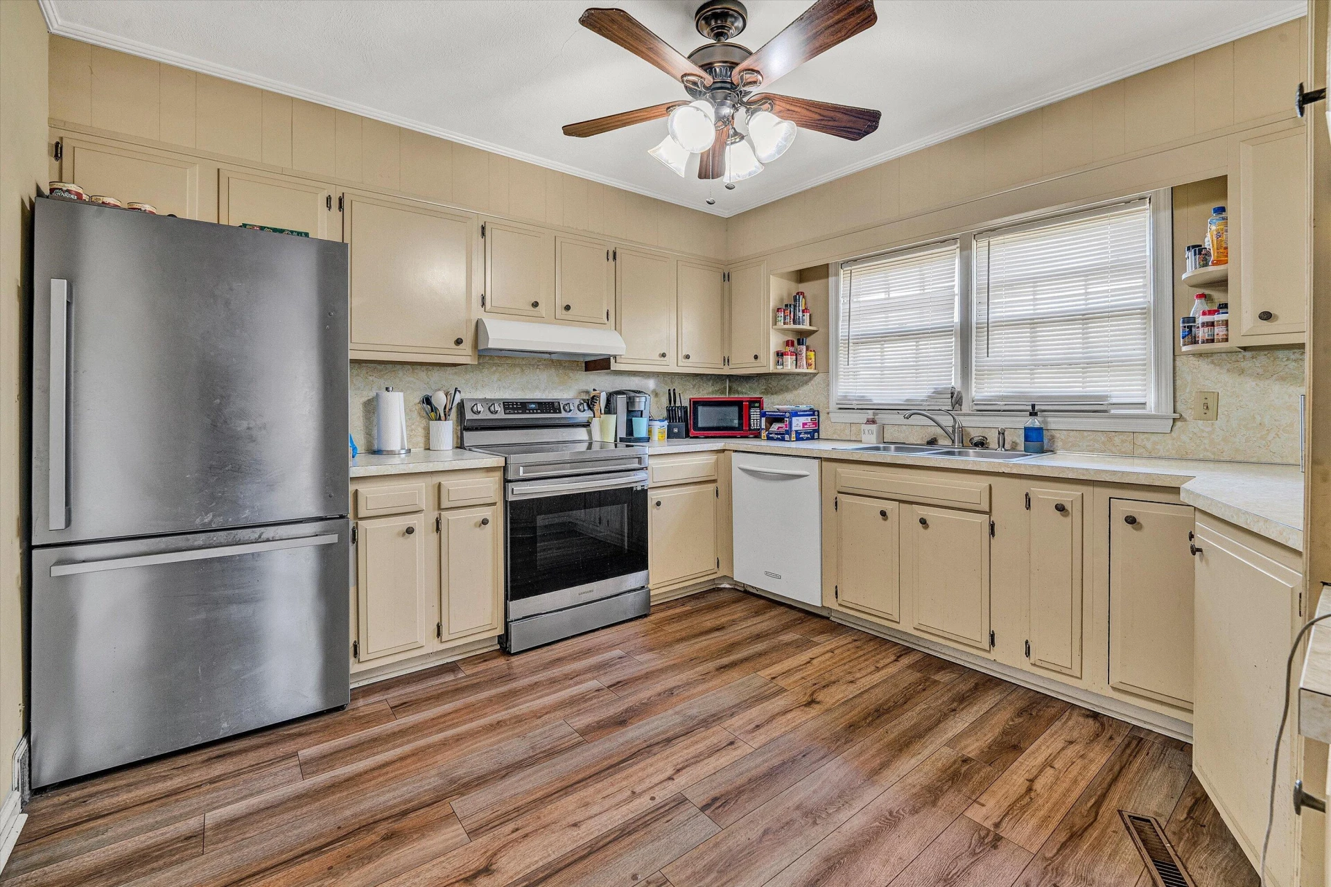 200 Montview AVE - Photo 9