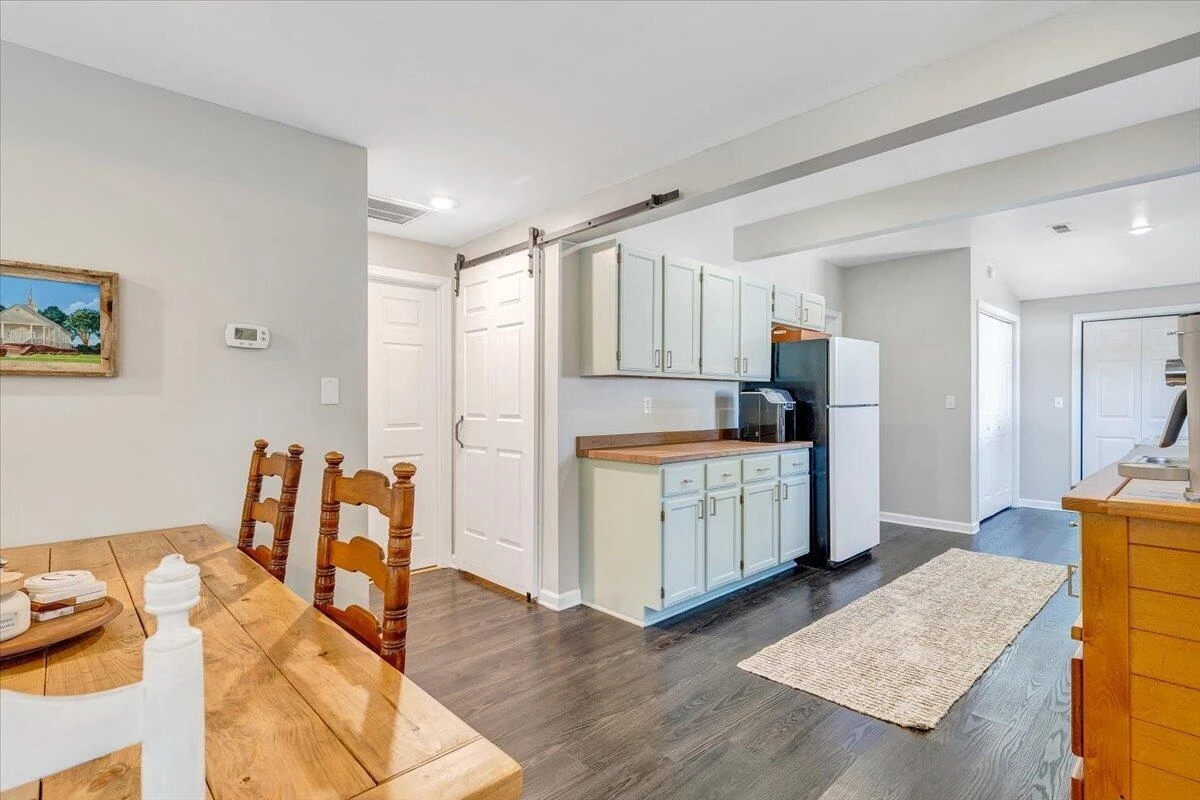 430 Tinker AVE - Photo 10