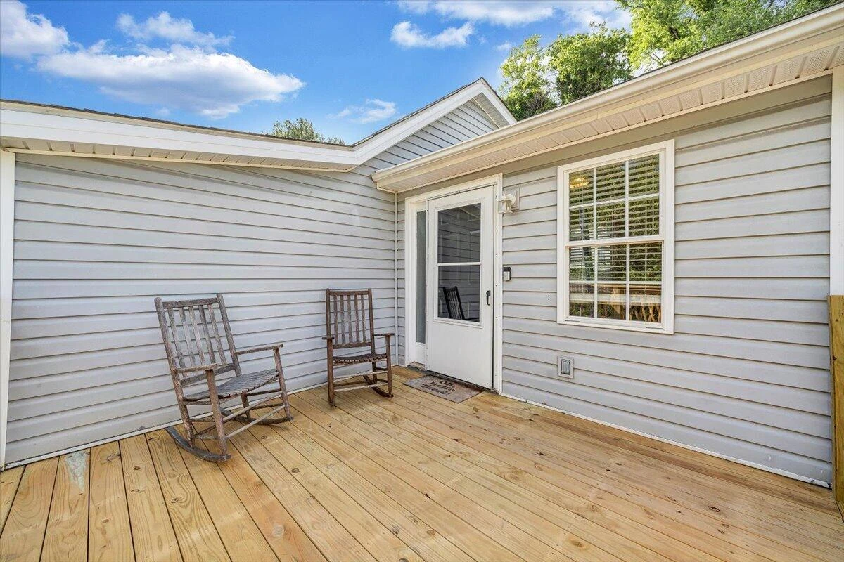 430 Tinker AVE - Photo 2