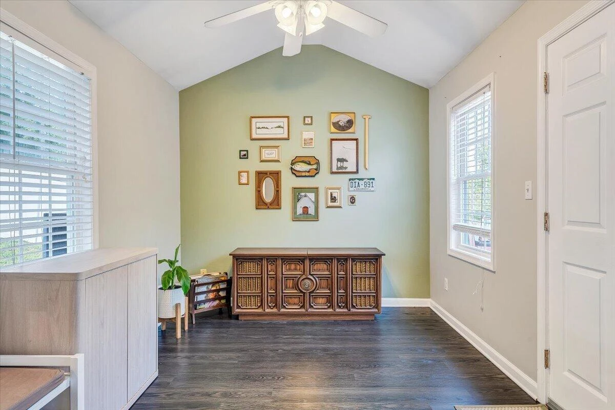 430 Tinker AVE - Photo 4