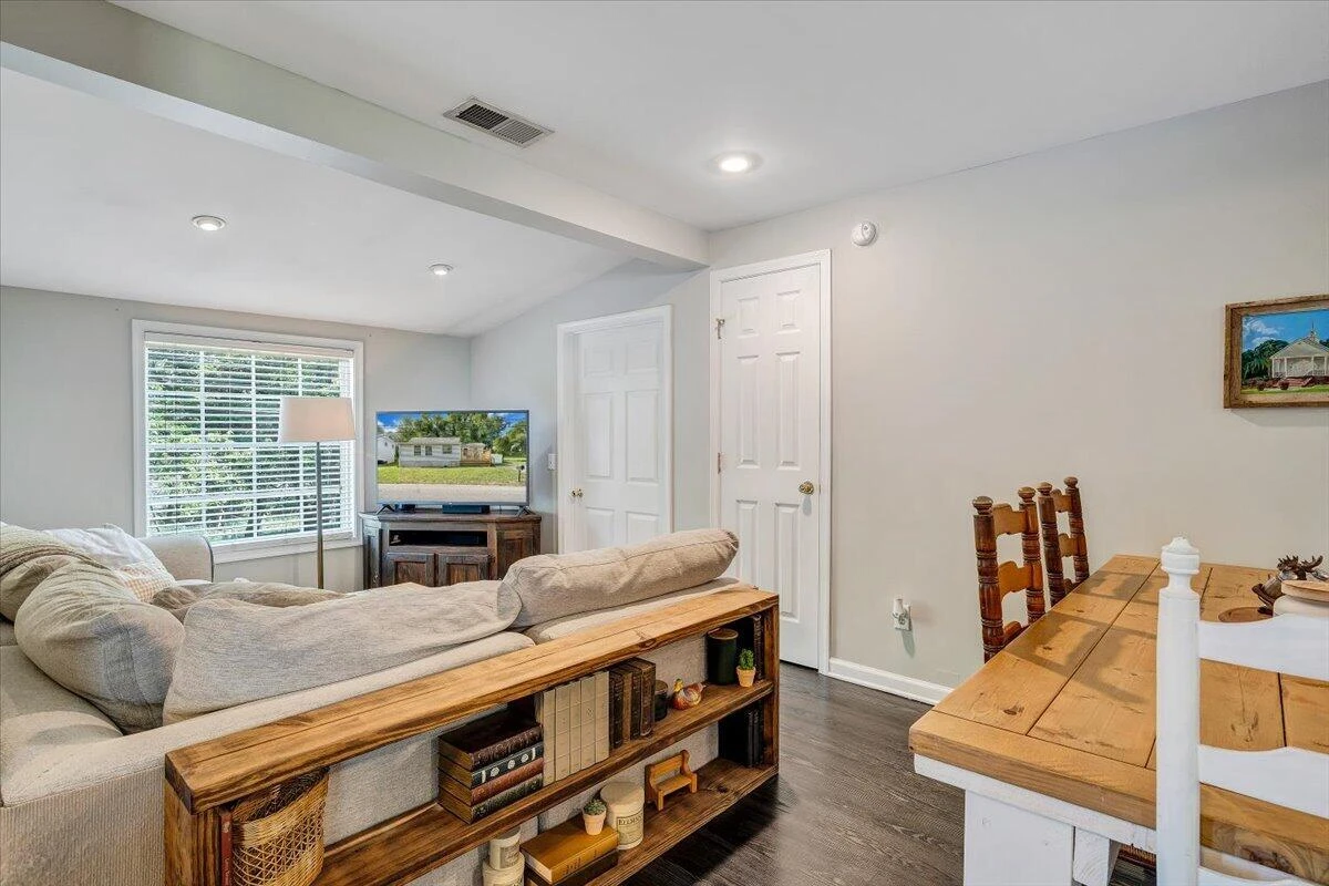 430 Tinker AVE - Photo 6