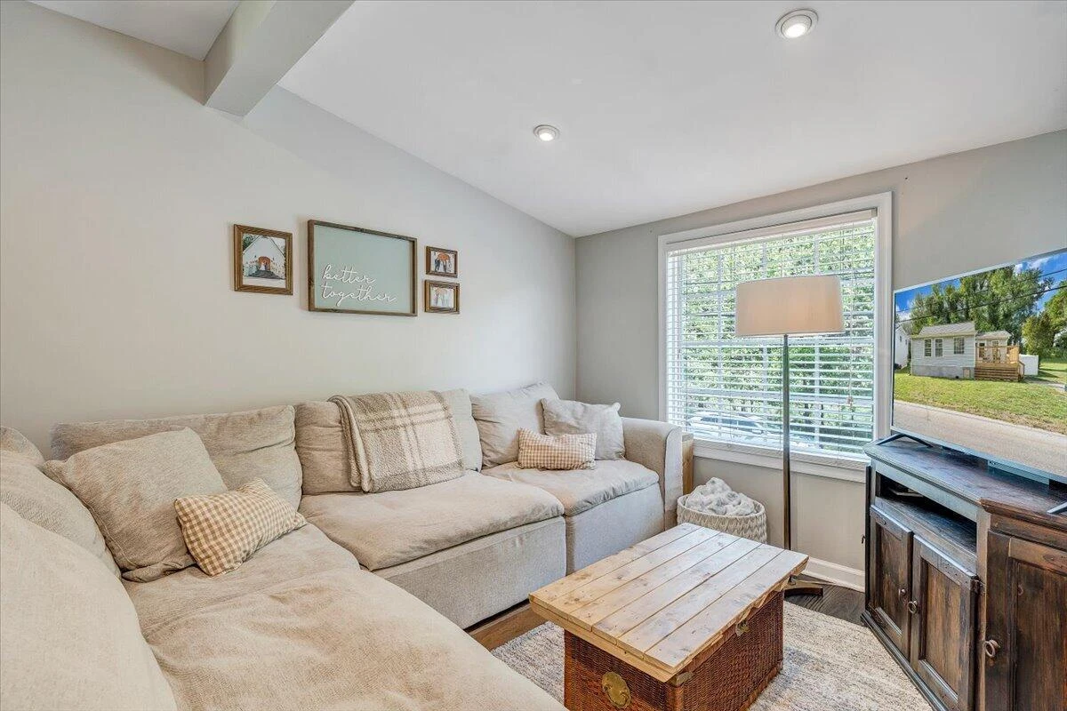 430 Tinker AVE - Photo 7
