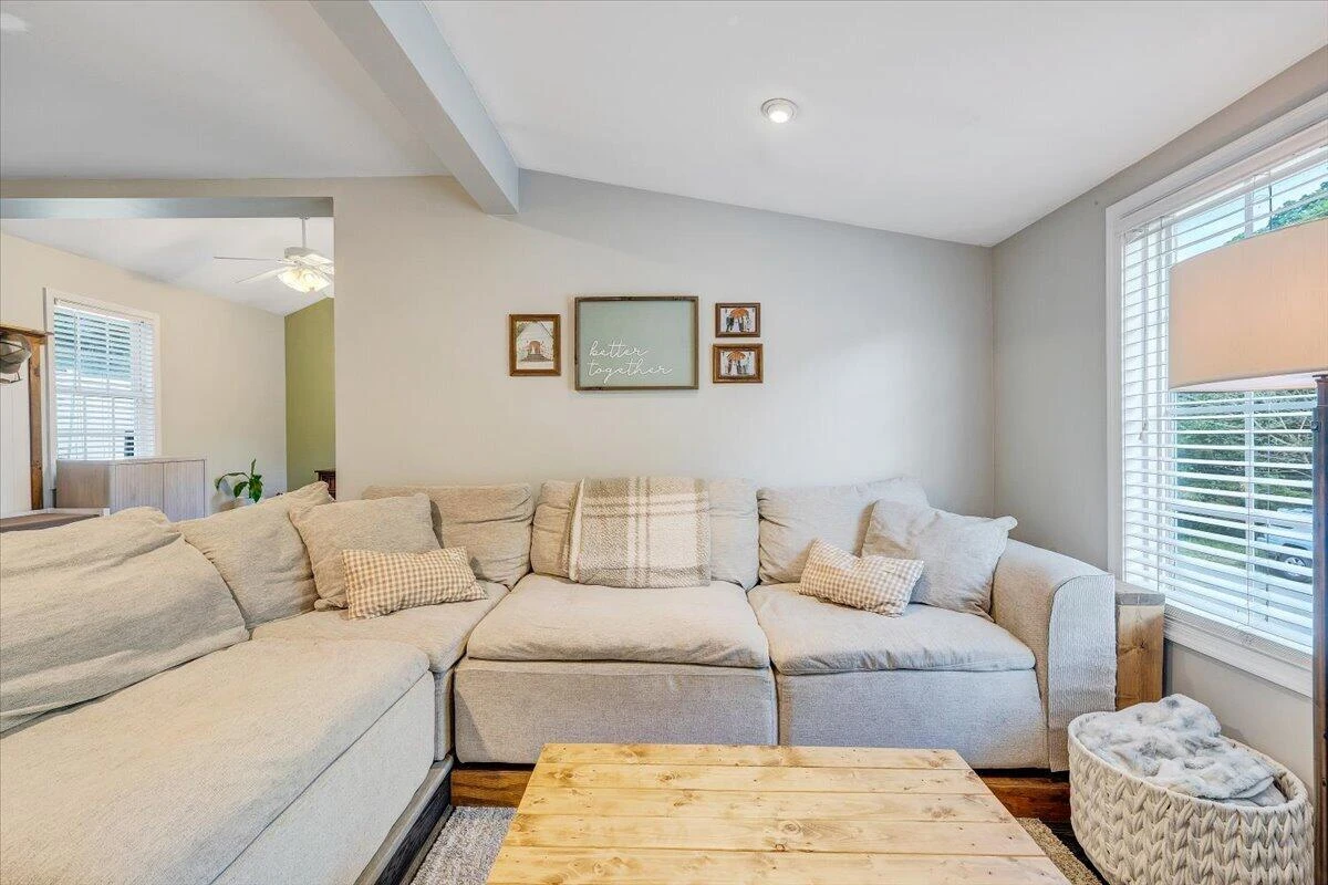 430 Tinker AVE - Photo 8
