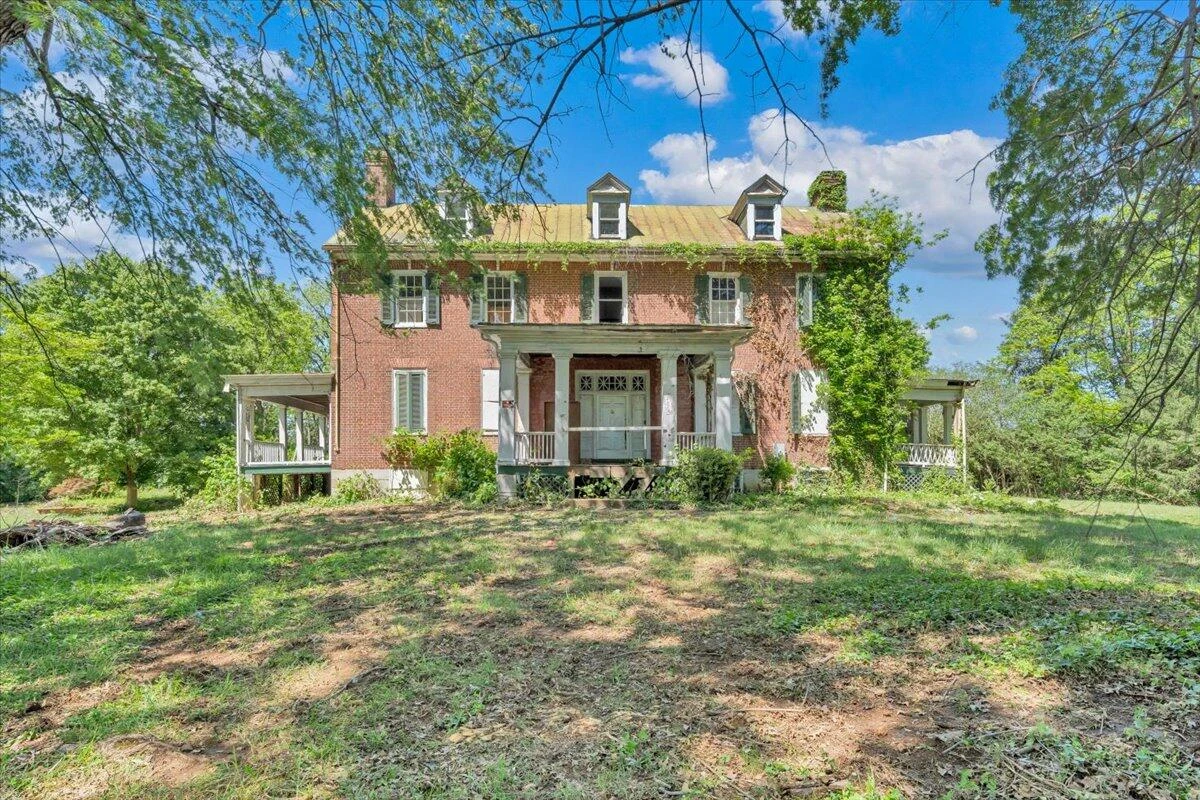 320 Huntington BLVD NE - Photo 2