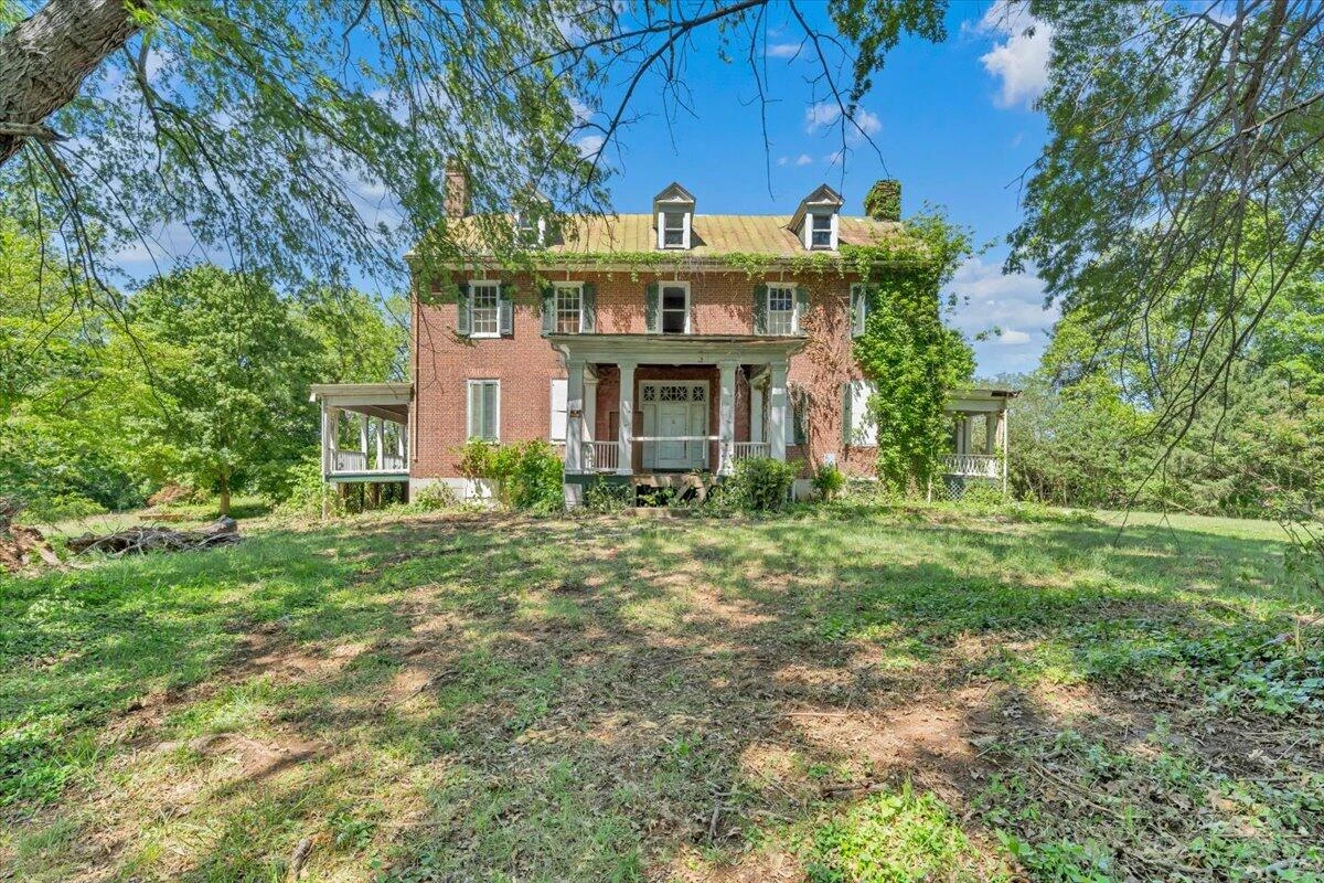 320 Huntington BLVD NE - Photo 3