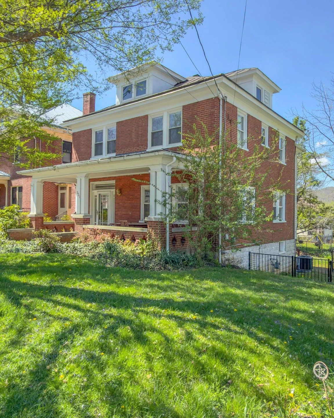 521 S Main ST - Photo 2