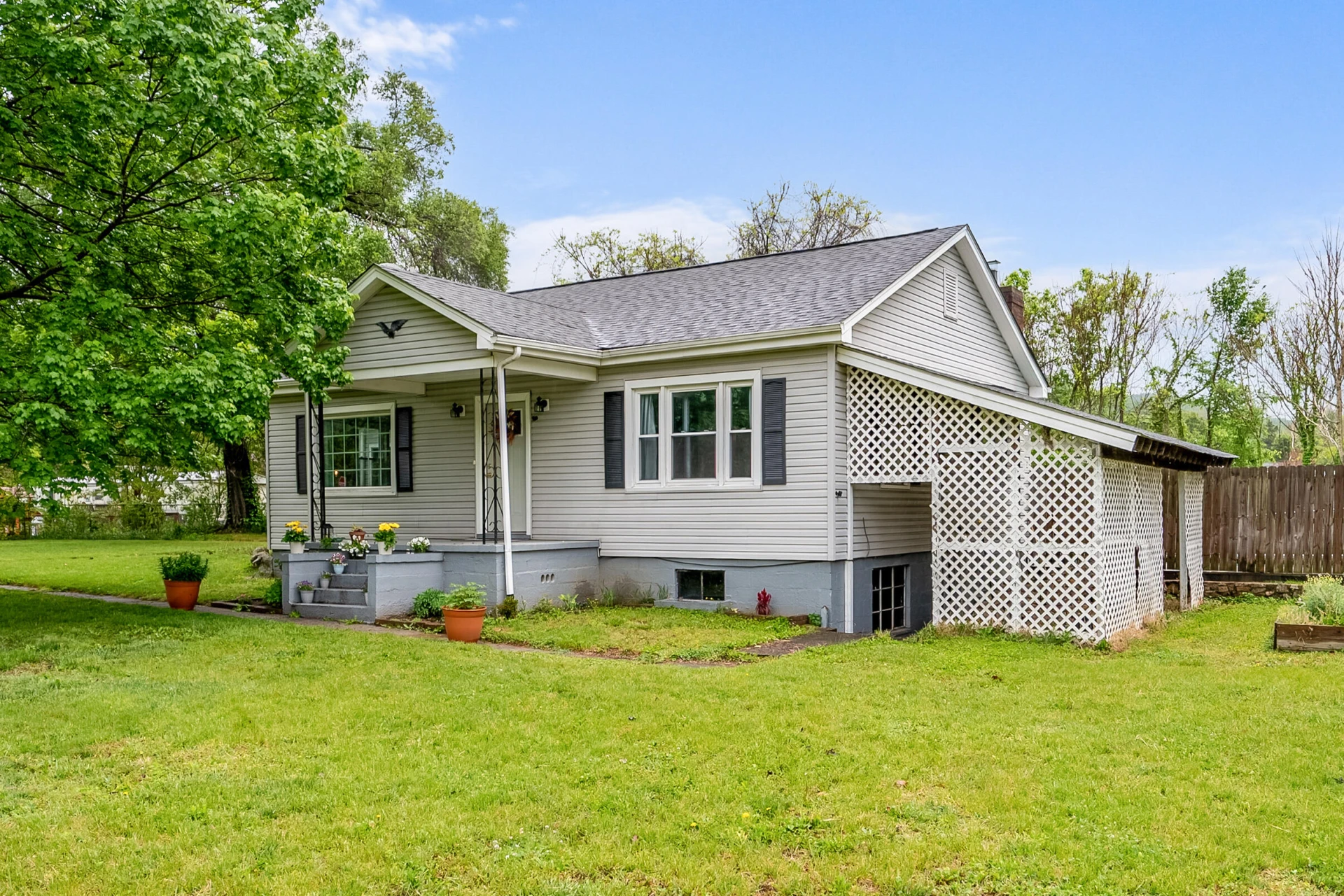 9151 Roanoke RD