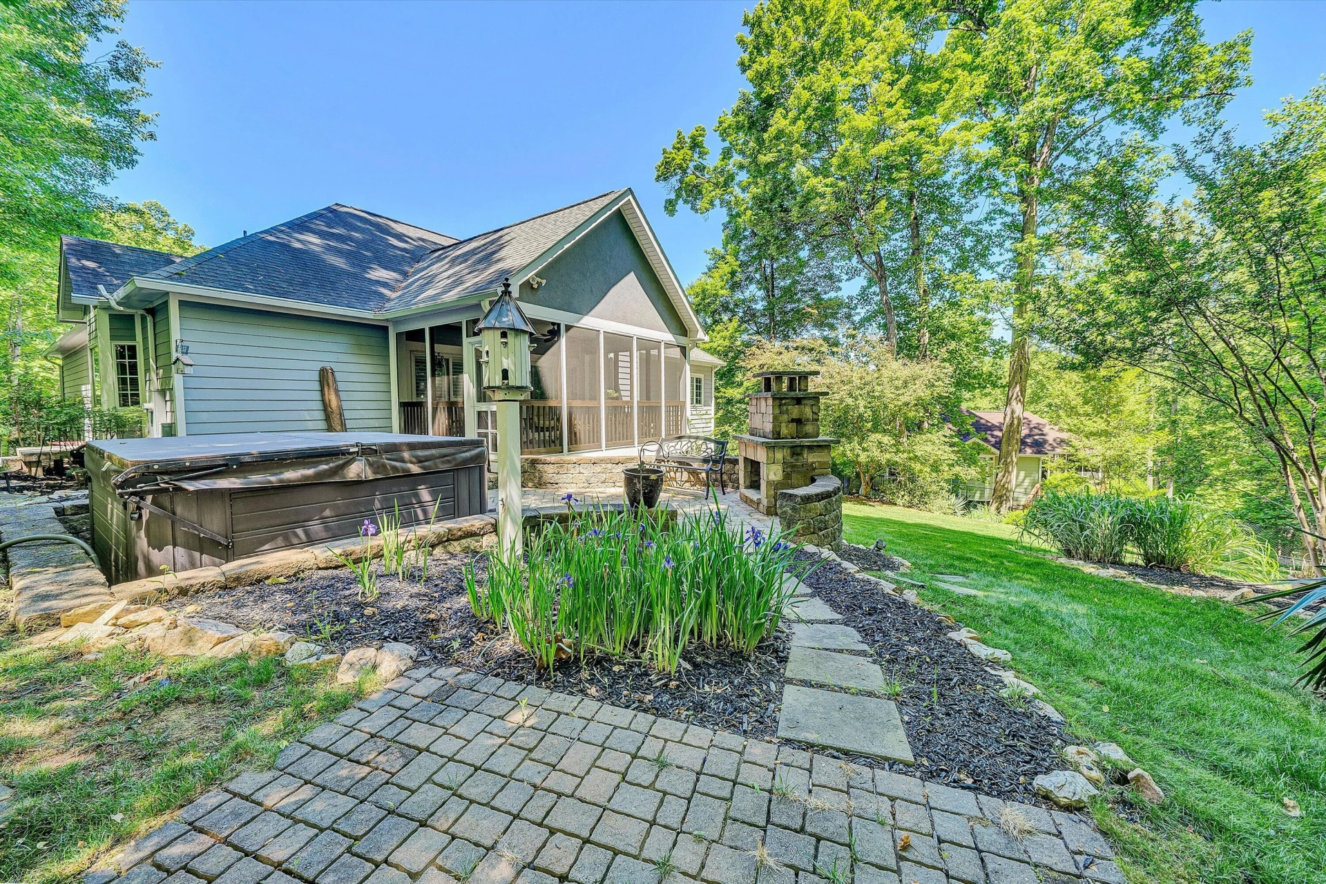 100 Waterside DR - Photo 2