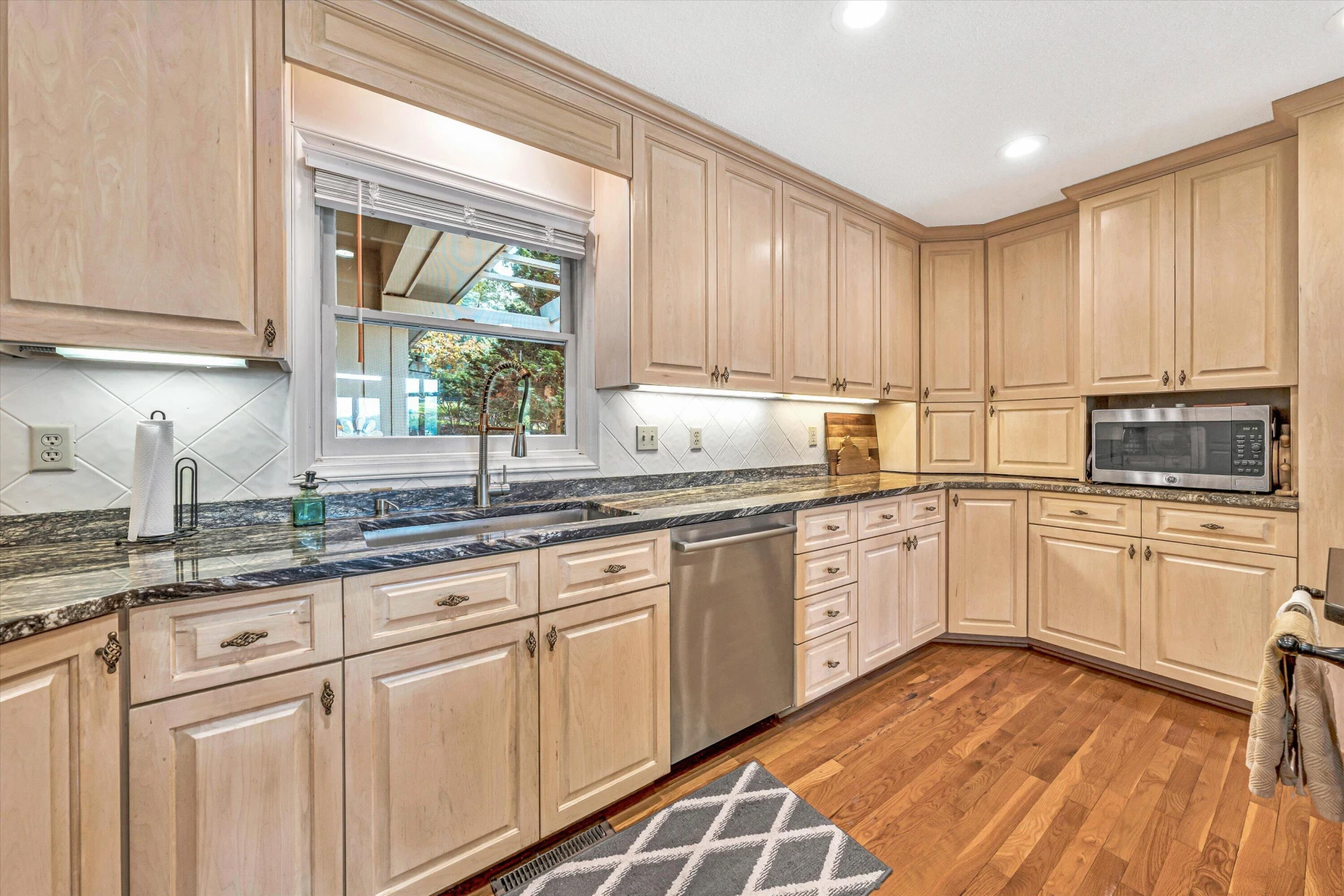 150 Providence LN - Photo 18