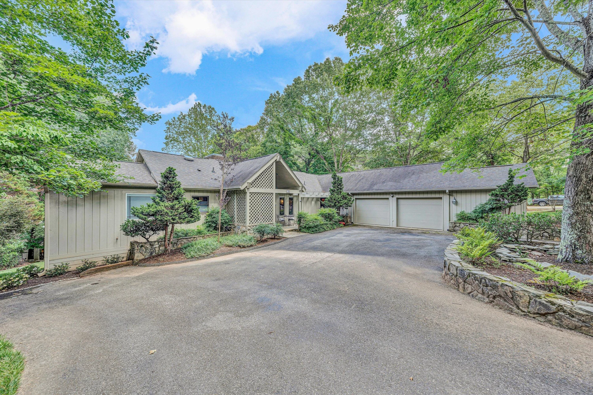 150 Providence LN - Photo 3