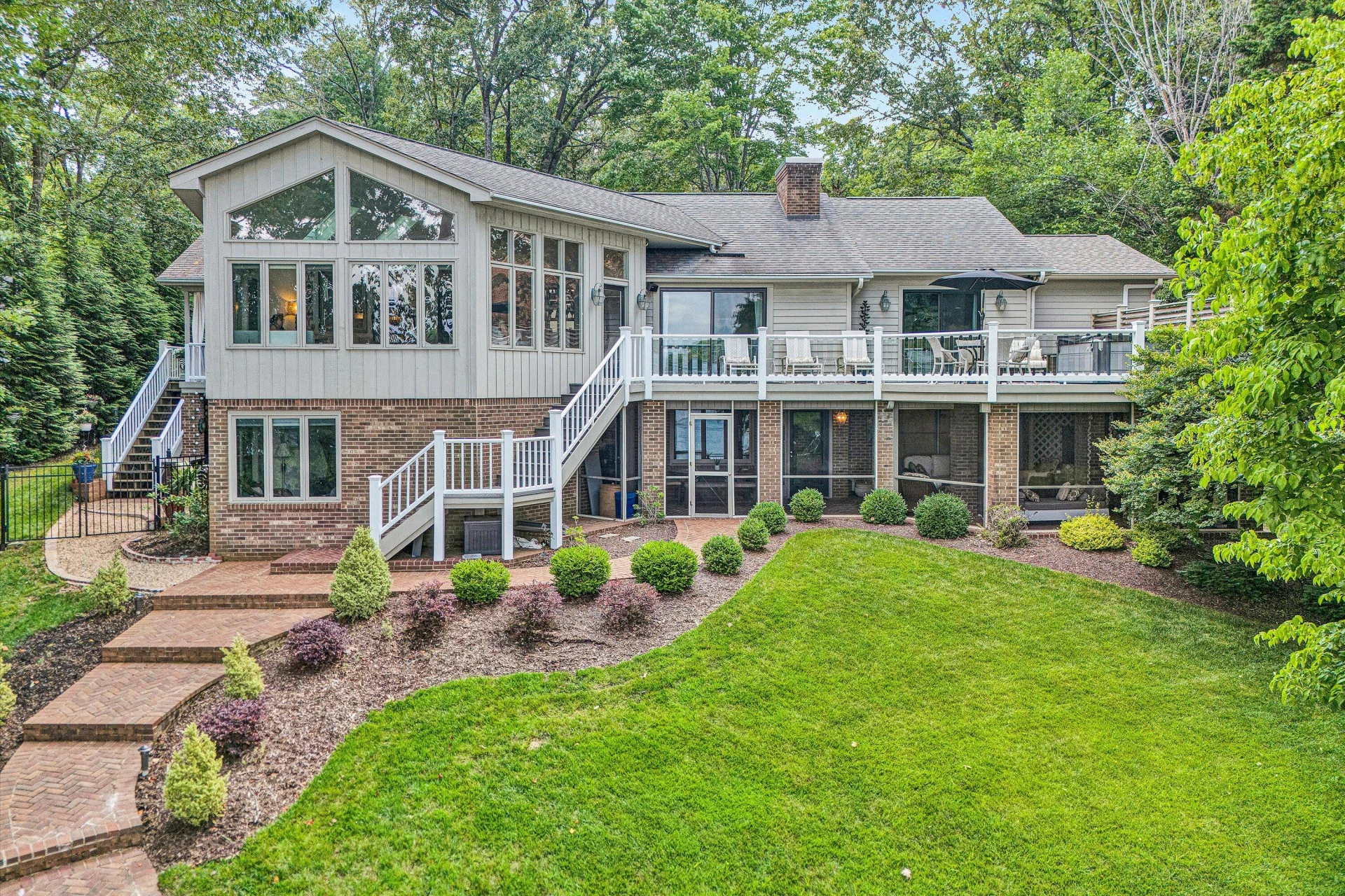 150 Providence LN - Photo 4