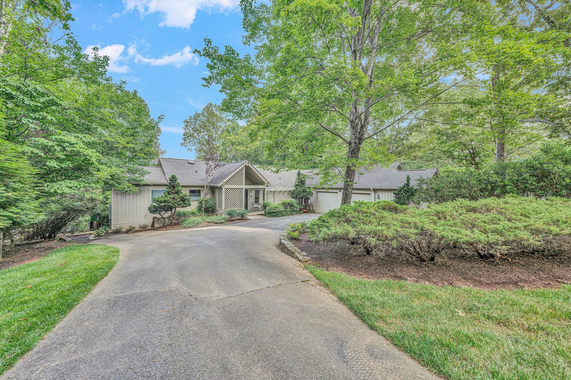 150 Providence LN - Photo 5