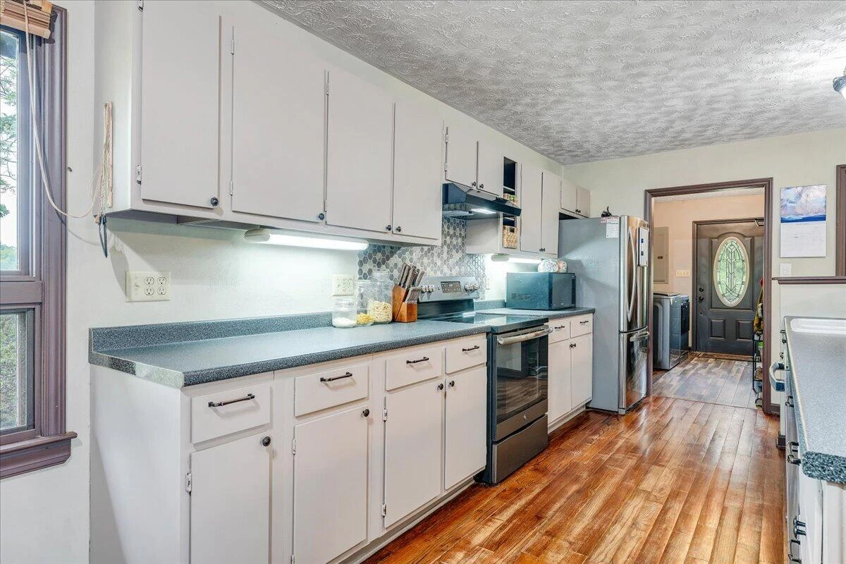 1299 Holiday CIR - Photo 10