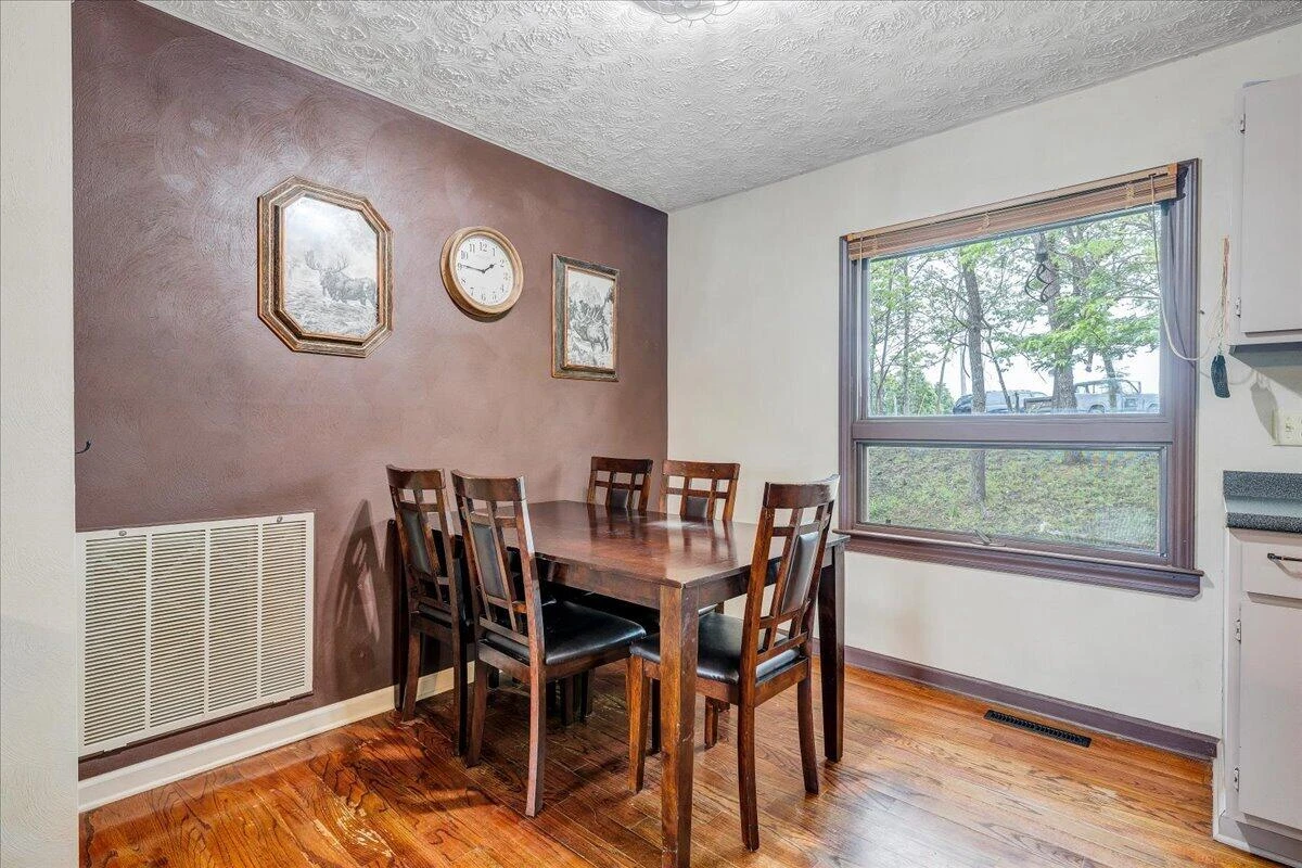 1299 Holiday CIR - Photo 12