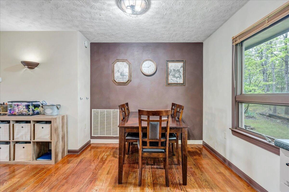 1299 Holiday CIR - Photo 13