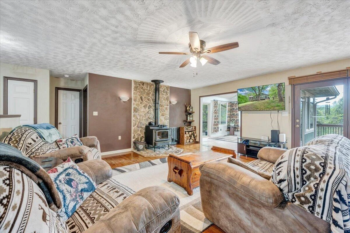 1299 Holiday CIR - Photo 14