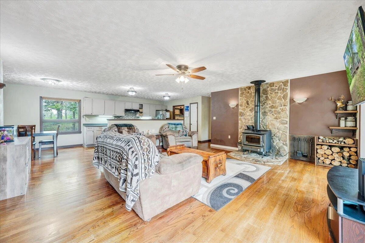1299 Holiday CIR - Photo 15