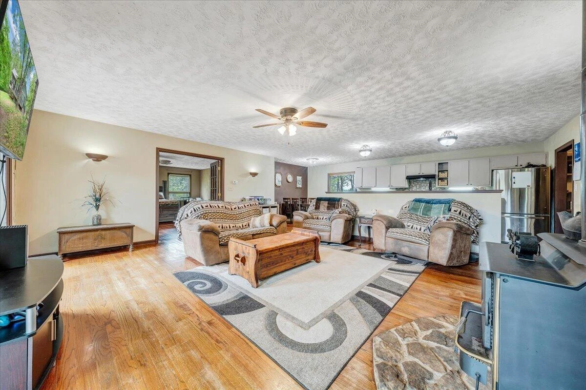 1299 Holiday CIR - Photo 16