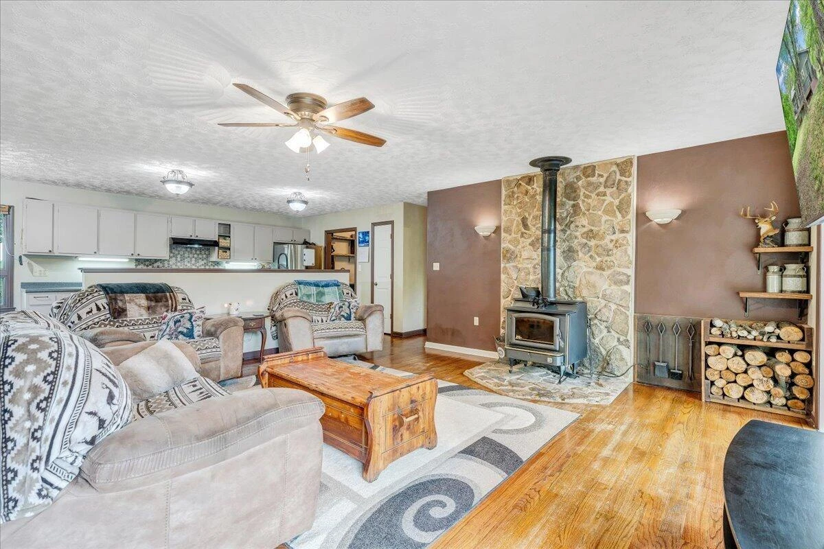 1299 Holiday CIR - Photo 17