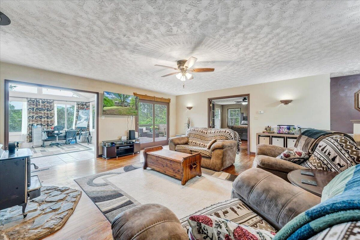 1299 Holiday CIR - Photo 19