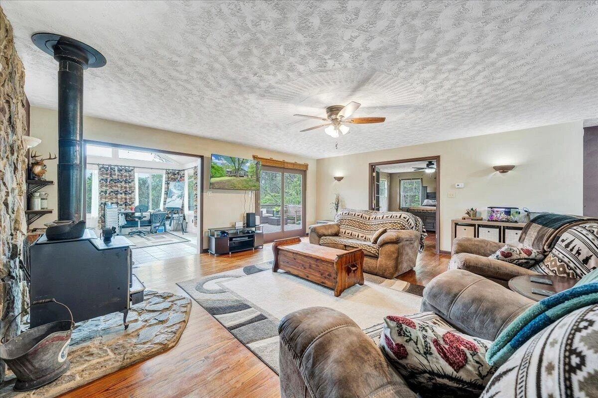 1299 Holiday CIR - Photo 20