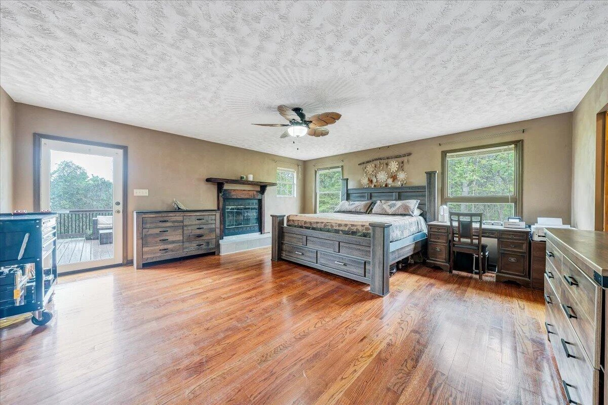 1299 Holiday CIR - Photo 31