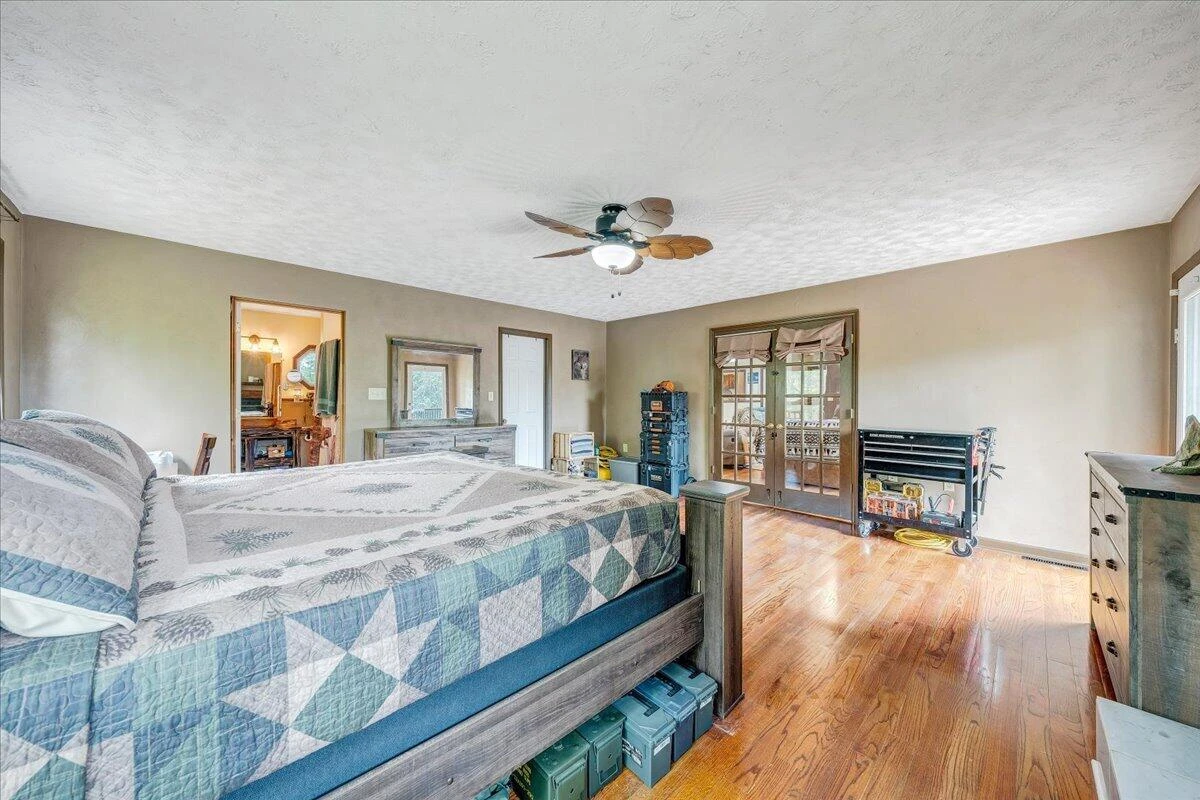 1299 Holiday CIR - Photo 32