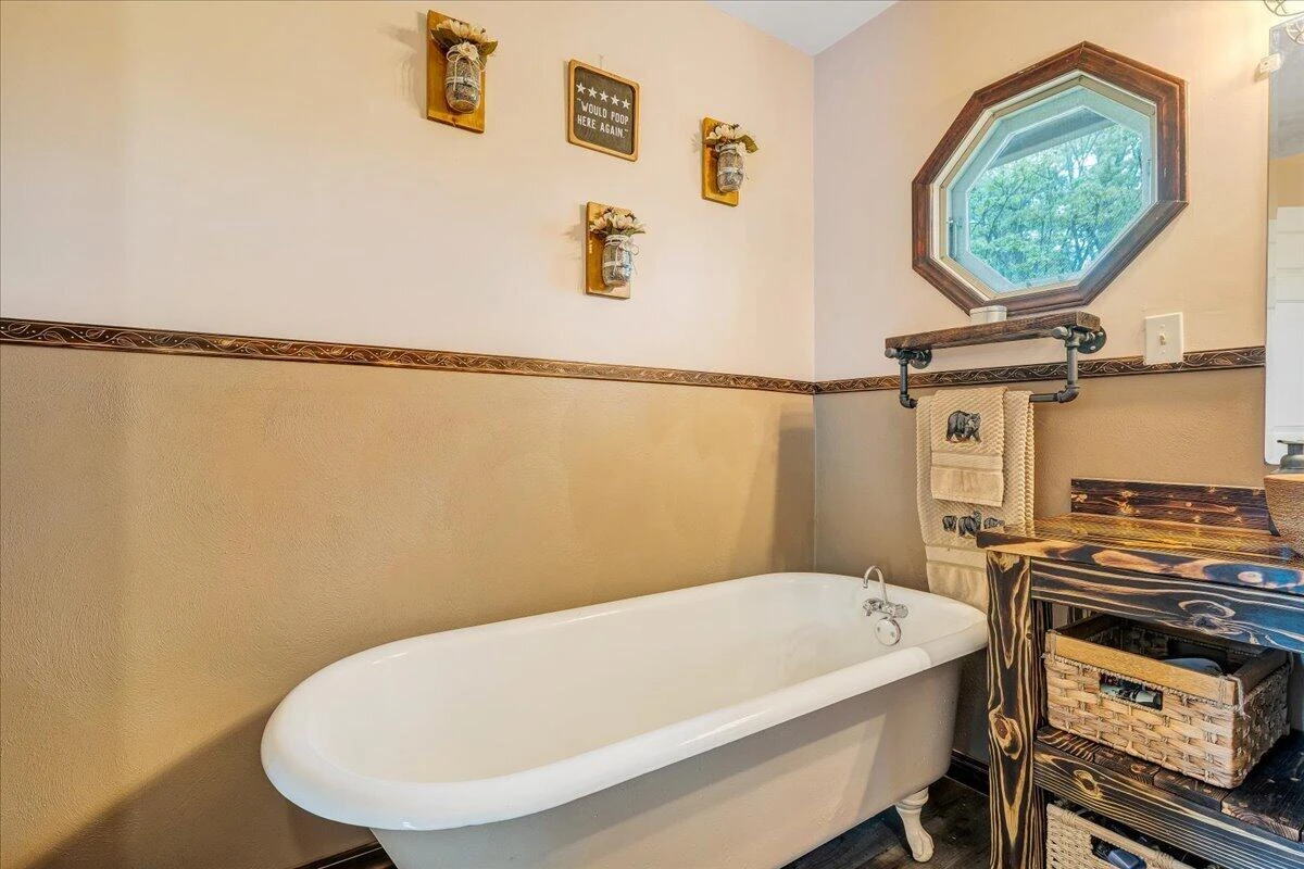 1299 Holiday CIR - Photo 36