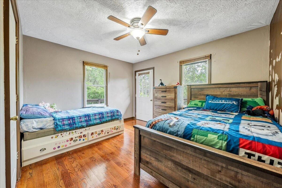 1299 Holiday CIR - Photo 38
