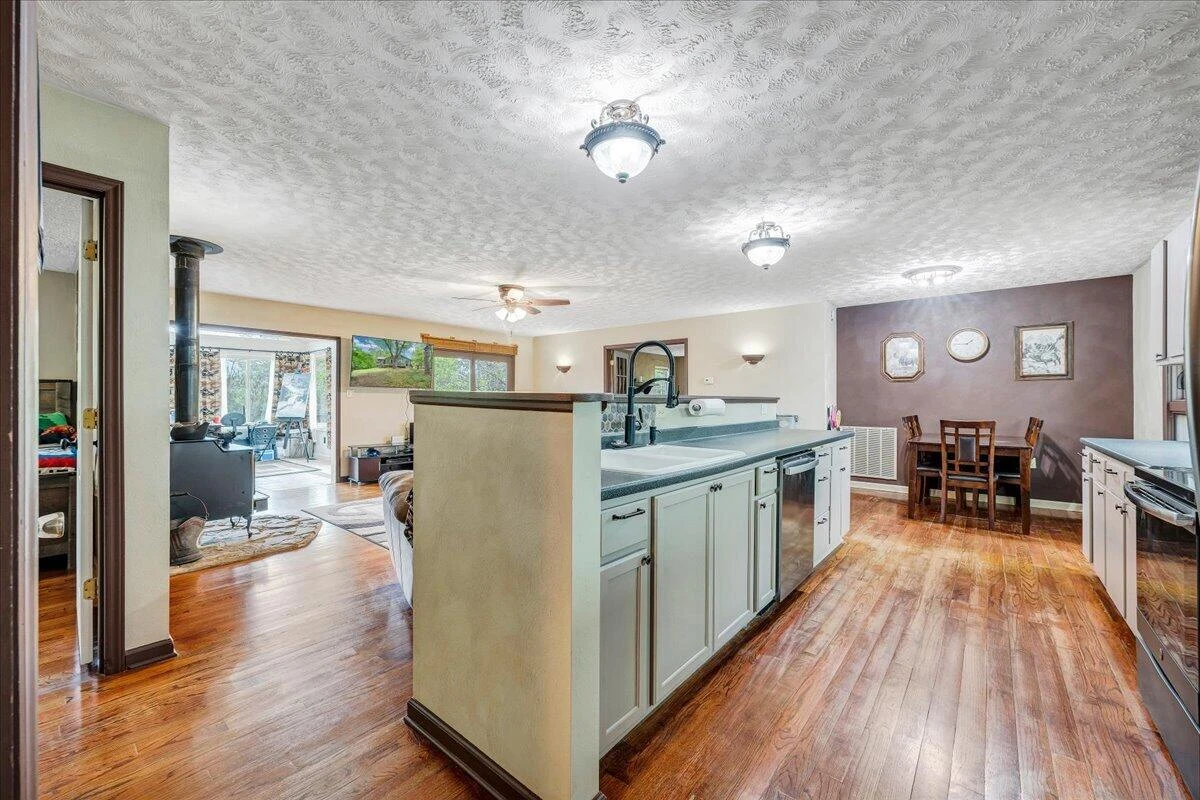 1299 Holiday CIR - Photo 7