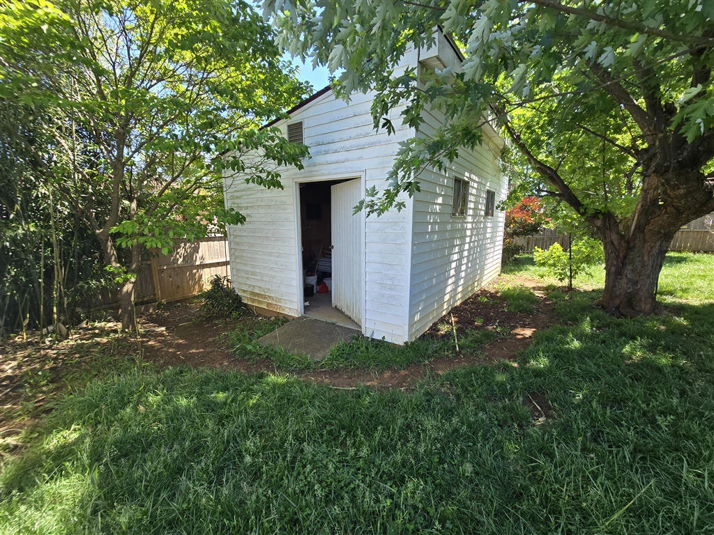 912 Hemlock RD - Photo 4