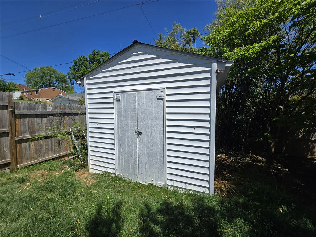912 Hemlock RD - Photo 5