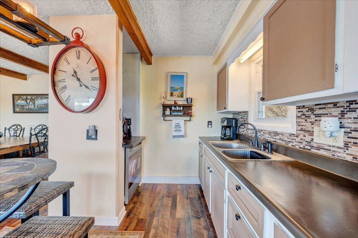 3018 Northridge RD - Photo 12