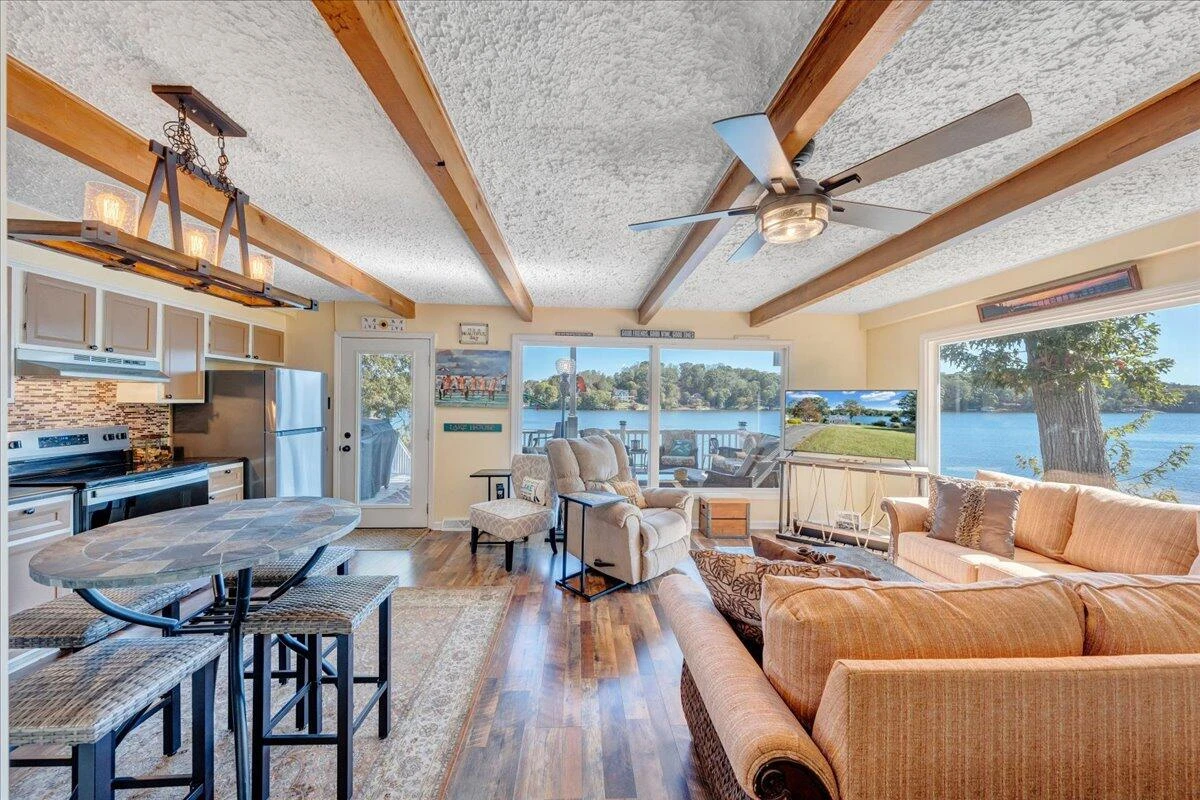 3018 Northridge RD - Photo 2