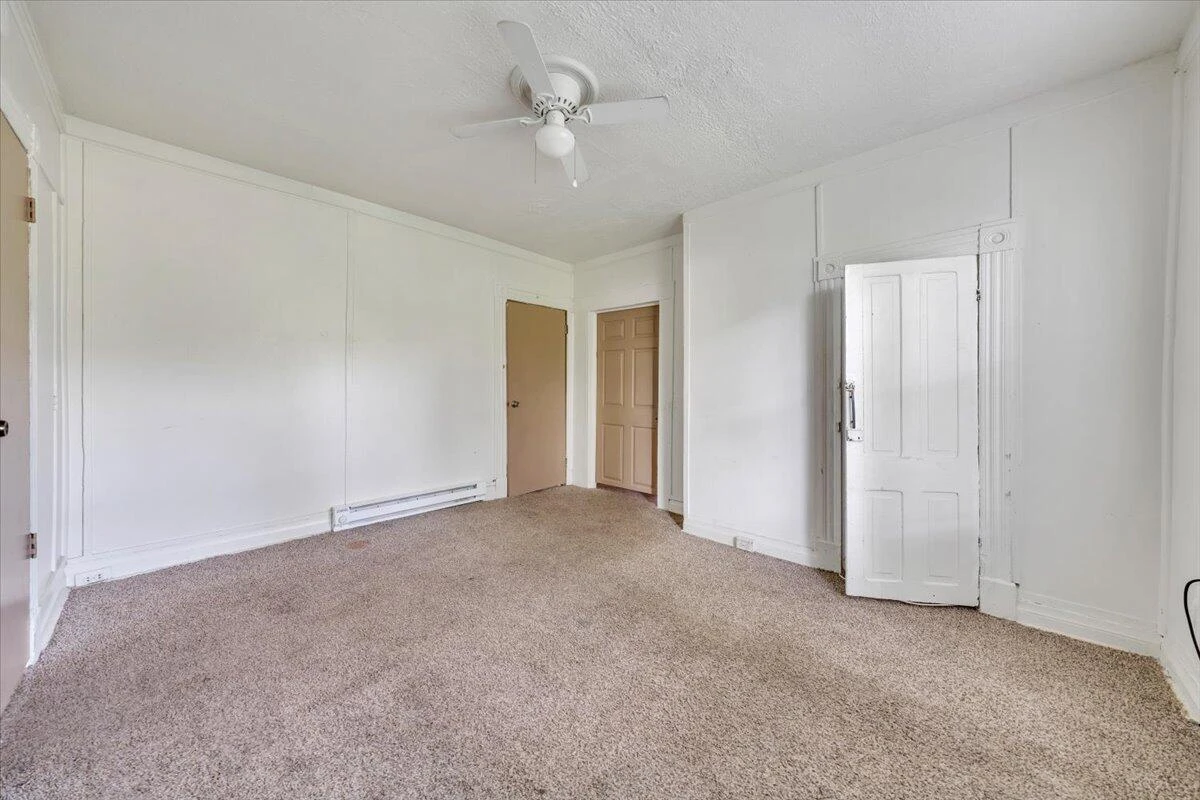 514 9th ST SE - Photo 10
