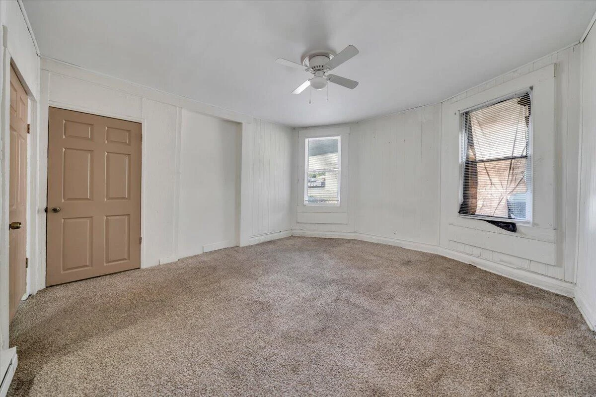 514 9th ST SE - Photo 12