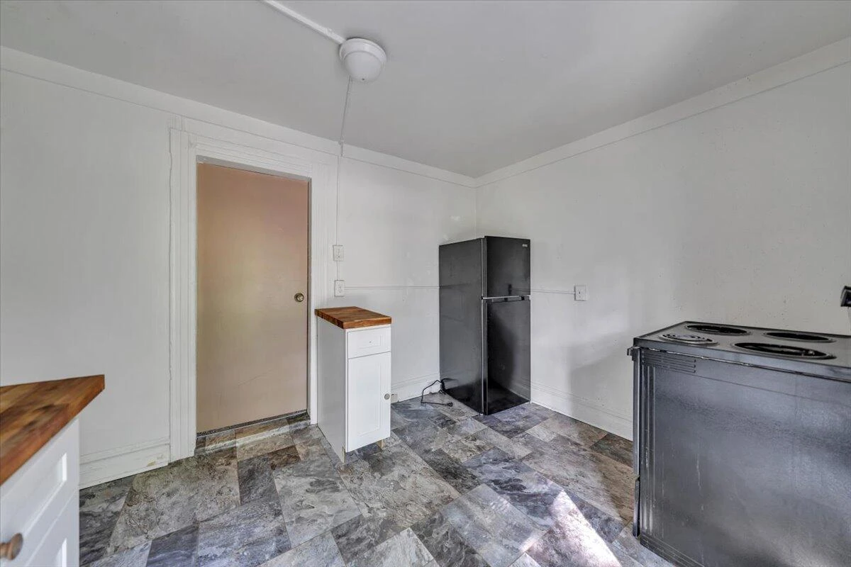 514 9th ST SE - Photo 16