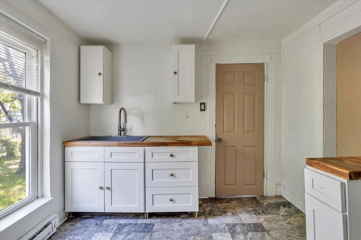 514 9th ST SE - Photo 17