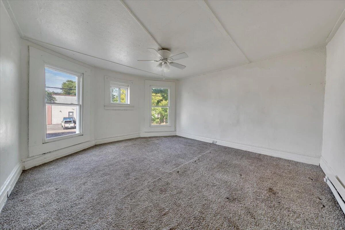 514 9th ST SE - Photo 20