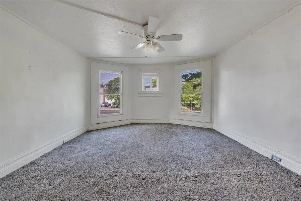 514 9th ST SE - Photo 21