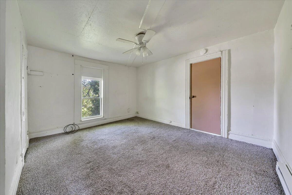 514 9th ST SE - Photo 23