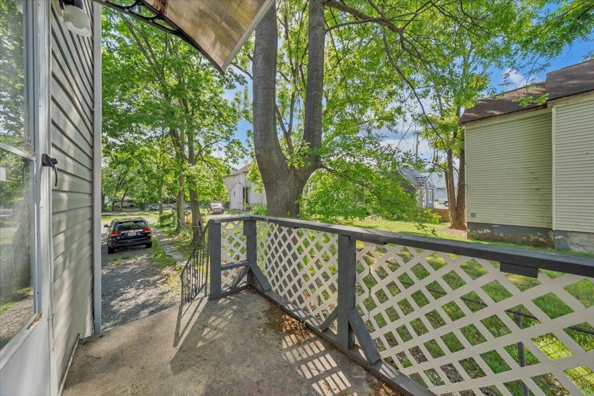 514 9th ST SE - Photo 24