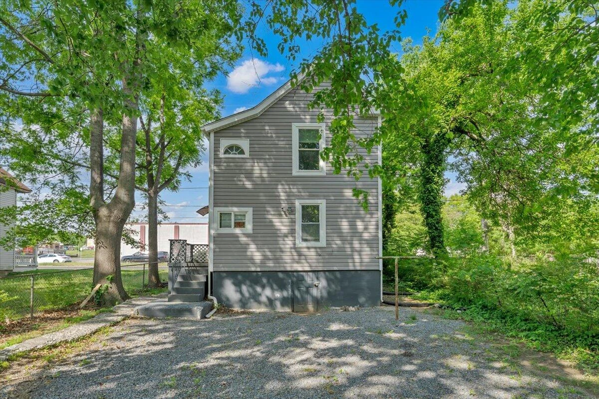 514 9th ST SE - Photo 26