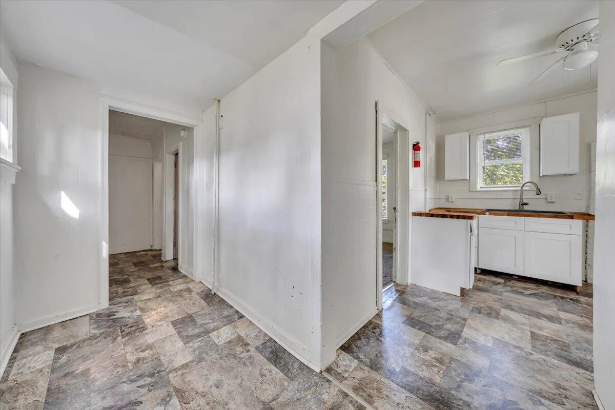 514 9th ST SE - Photo 3