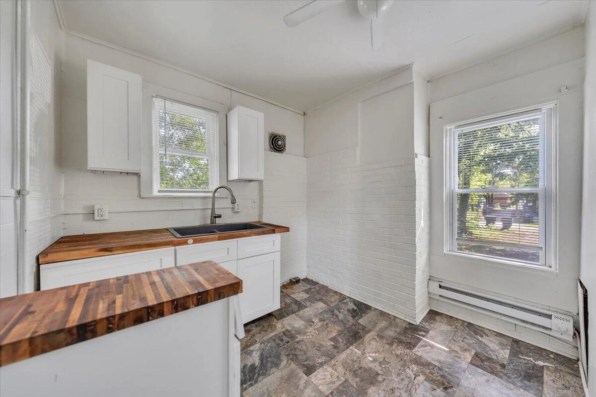 514 9th ST SE - Photo 5