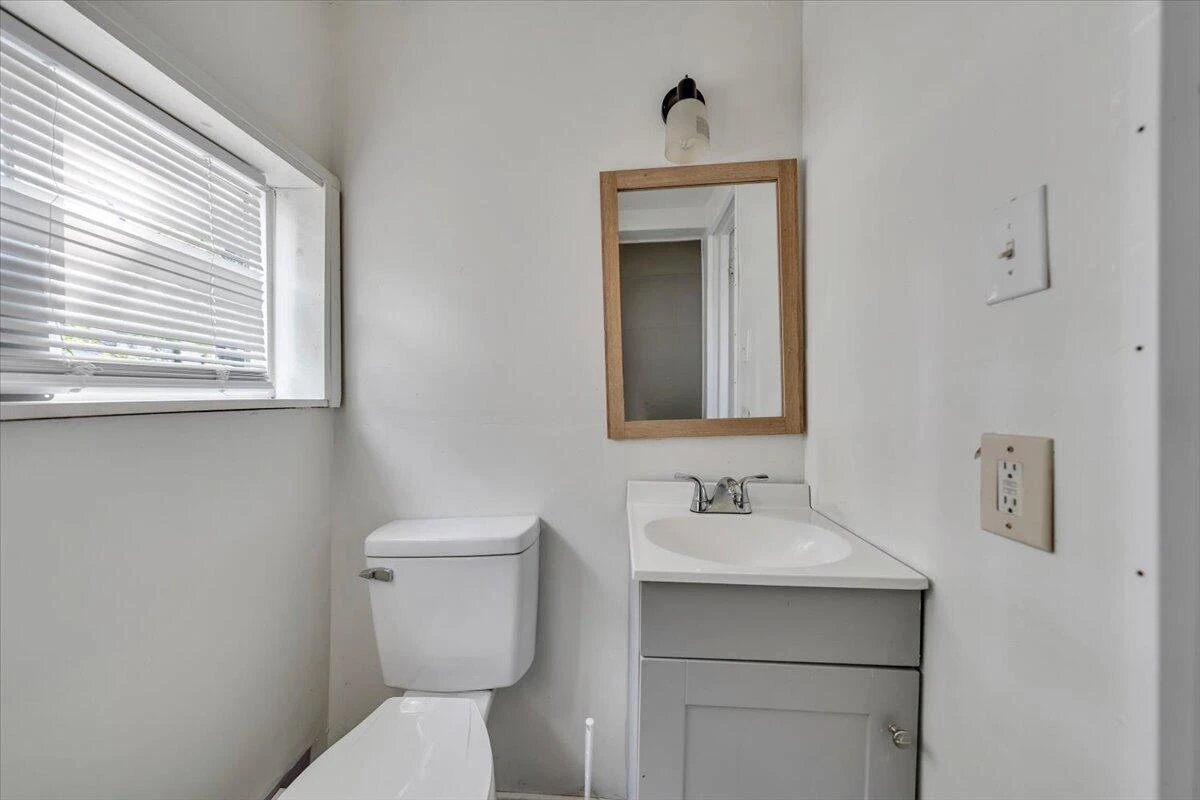 514 9th ST SE - Photo 7