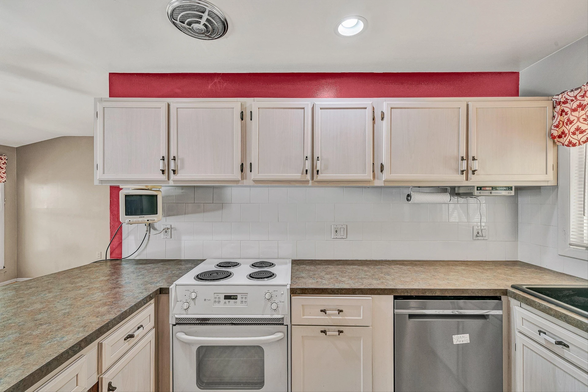 5245 Carriage DR - Photo 11