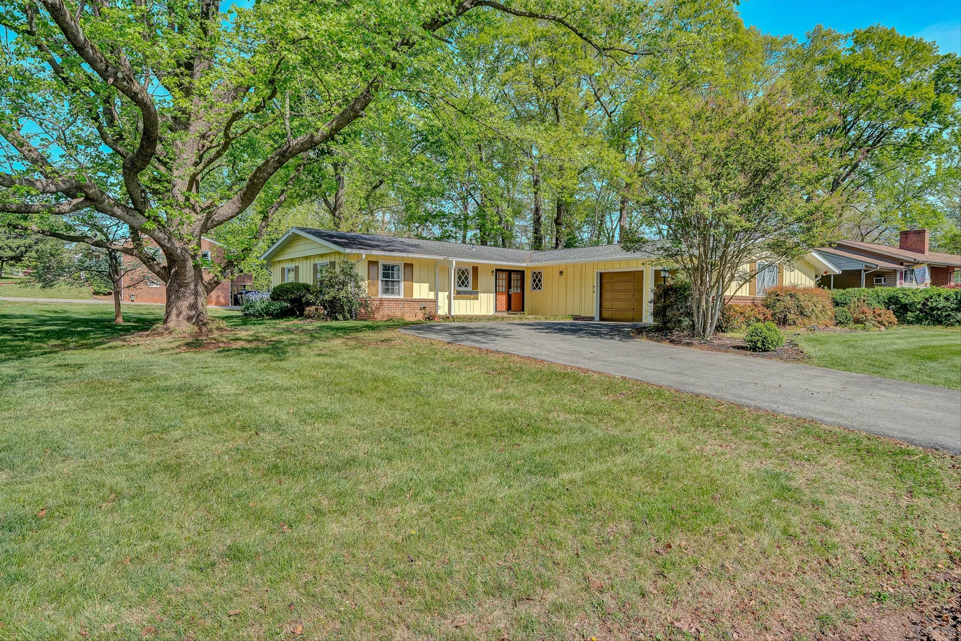 5245 Carriage DR - Photo 3